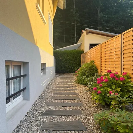 Hébergement de vacances Nature, Charme, Confort, Avec Netflix Et Ps4 *